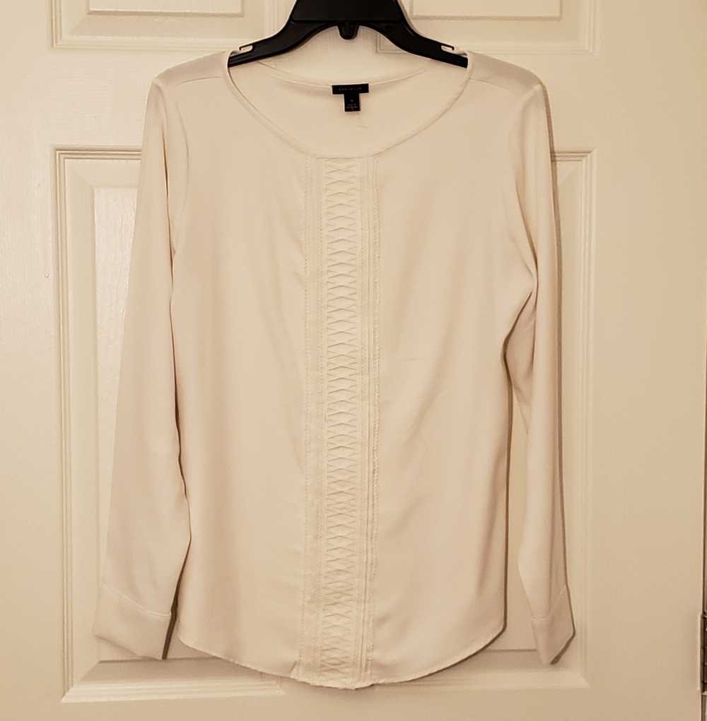 Ann Taylor Ehite Blouse with Crisscross Pattern Down The Middle | Women's M